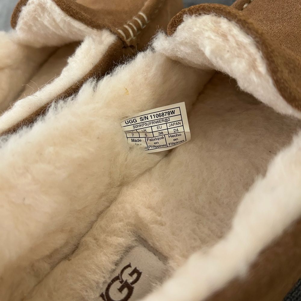 UGG Slip ons - Picture 9 of 9